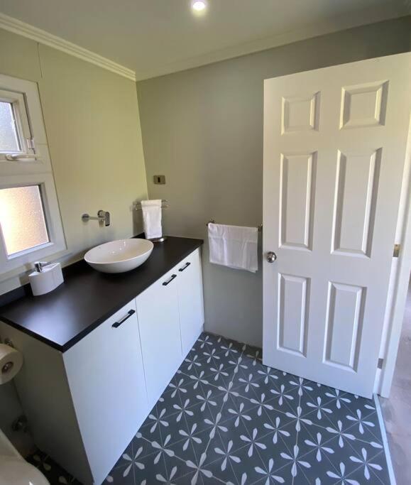 Moderna casa nueva en hermosa y soleada parcela