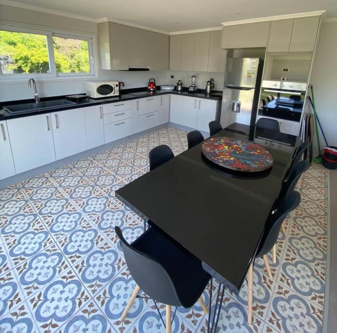 Moderna casa nueva en hermosa y soleada parcela