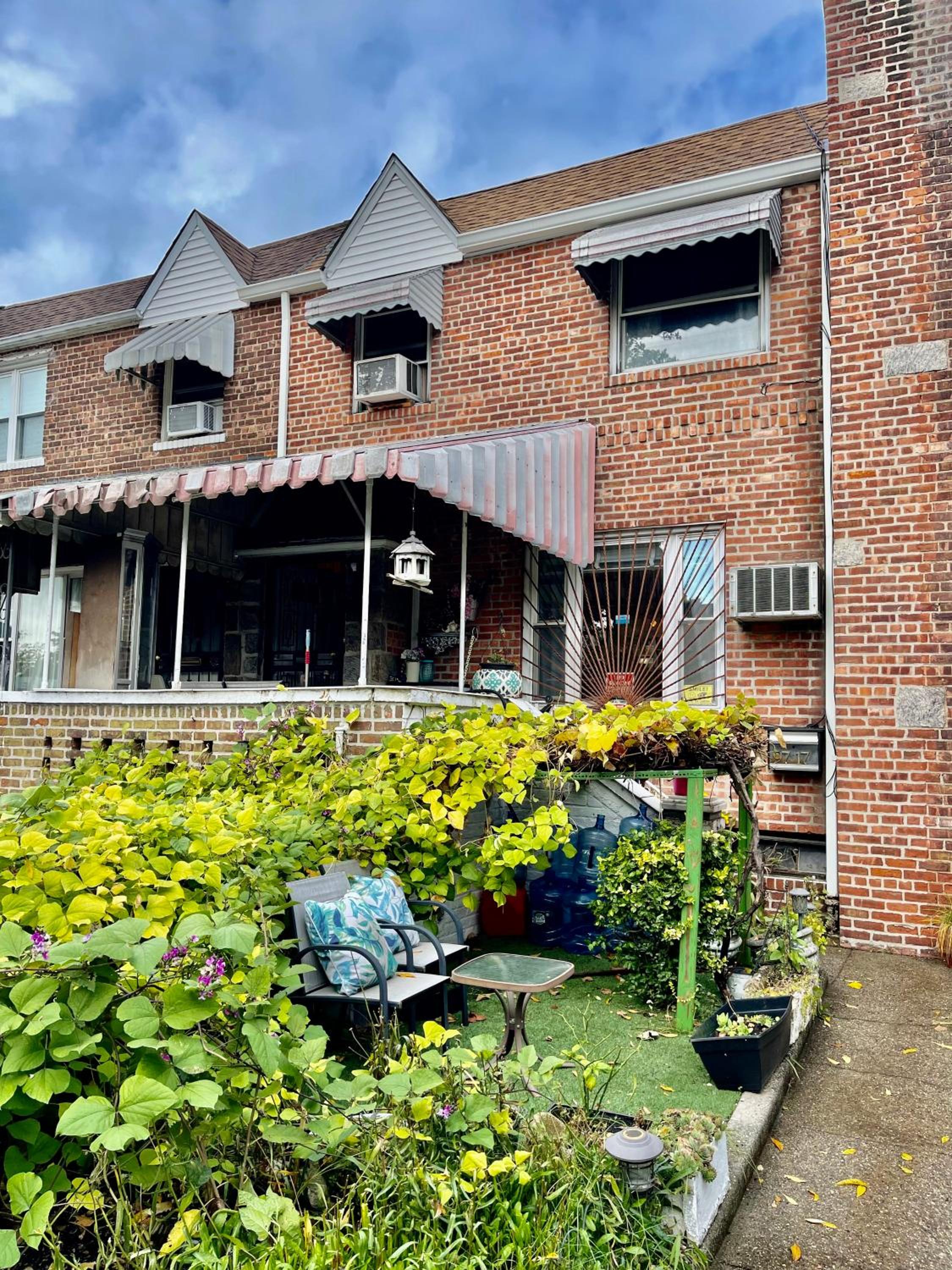 LGA airport 3 mins, 3 BR Duplex House, Parking and private backyard, 9mins subway! - Property Image 9