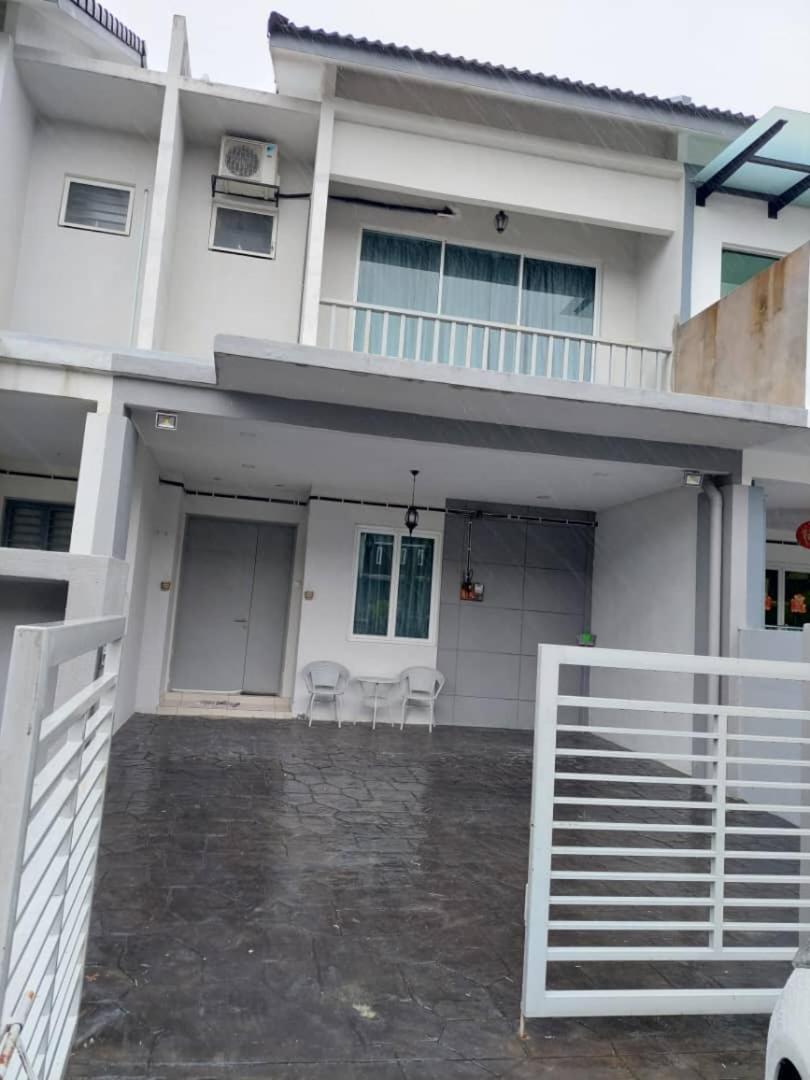 Flora Homestay Jenjarom, Banting,Telok Panglima Garang view 4