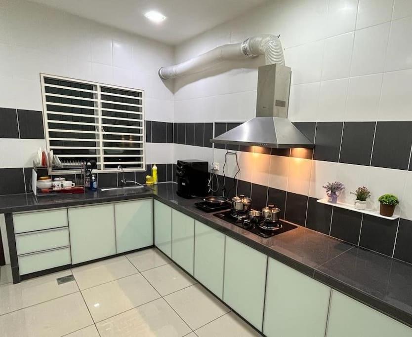 Titihouse Semi-D for 14 pax near Iconvcity Auto city Bukit Mertajam Juru photo 4