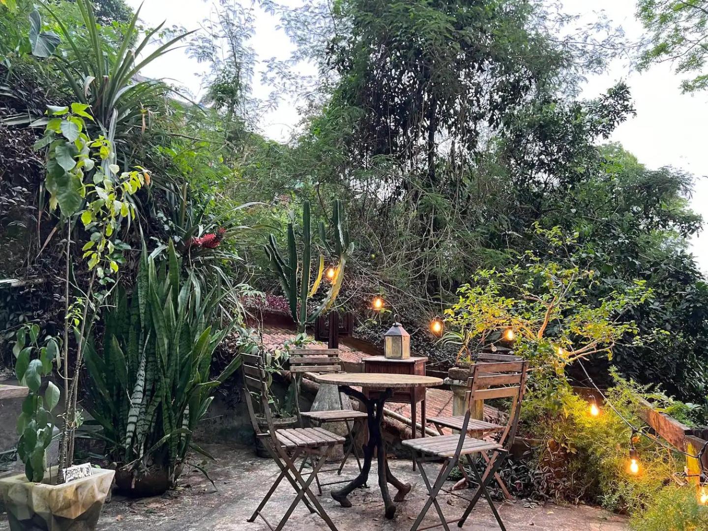 Amazing forest House in the city! Private guest suite - double studio room