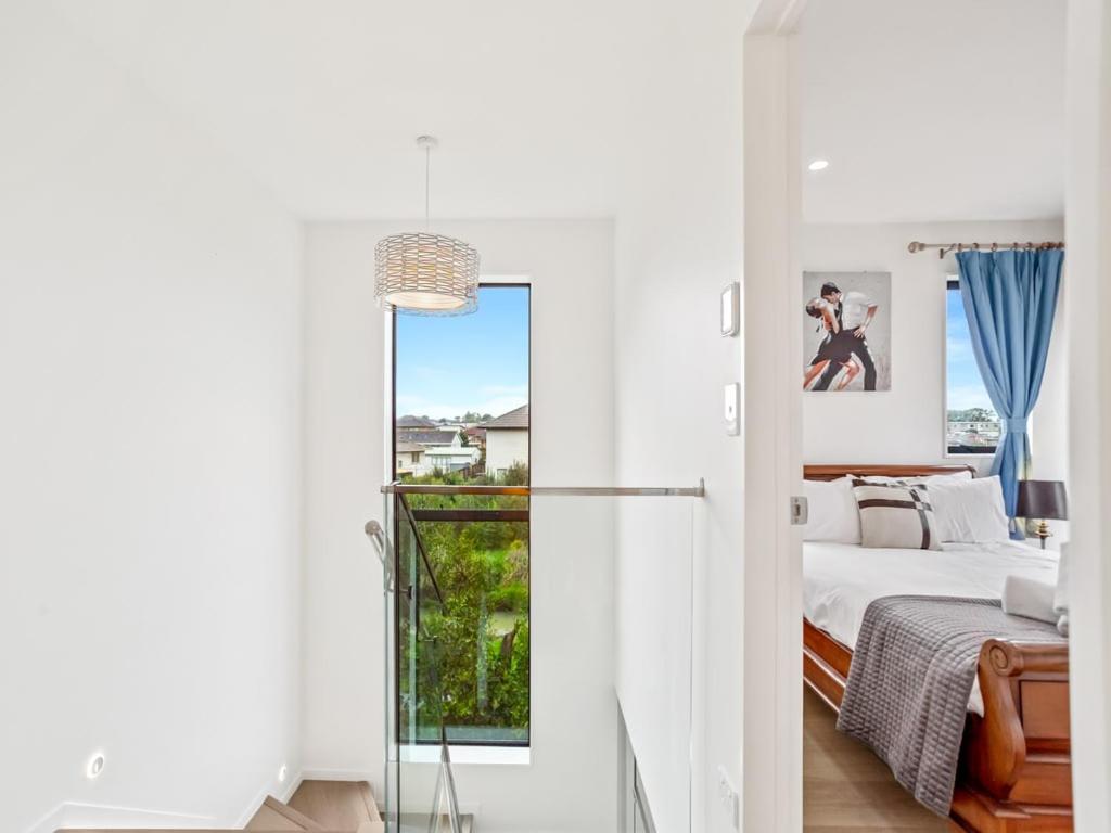 Gorgeous Three Bedroom Home with Free Parking view 4