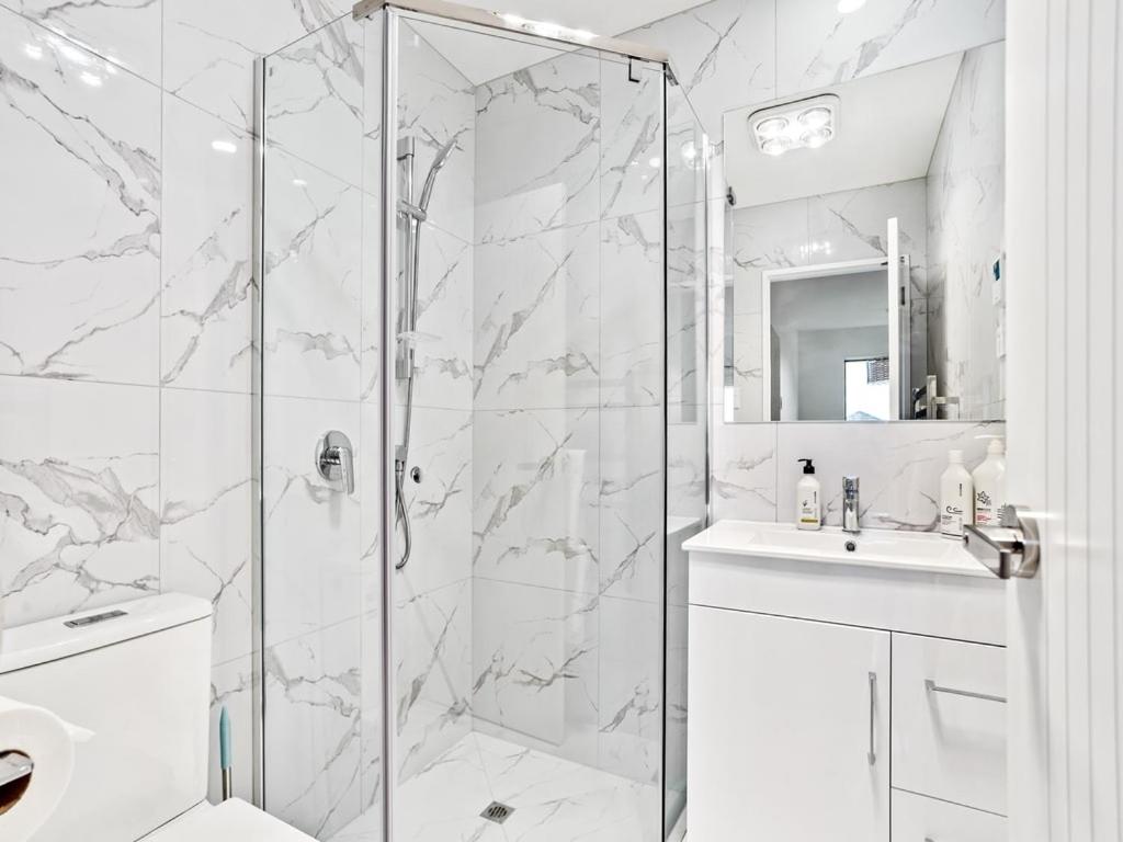 Gorgeous Three Bedroom Home with Free Parking view 5