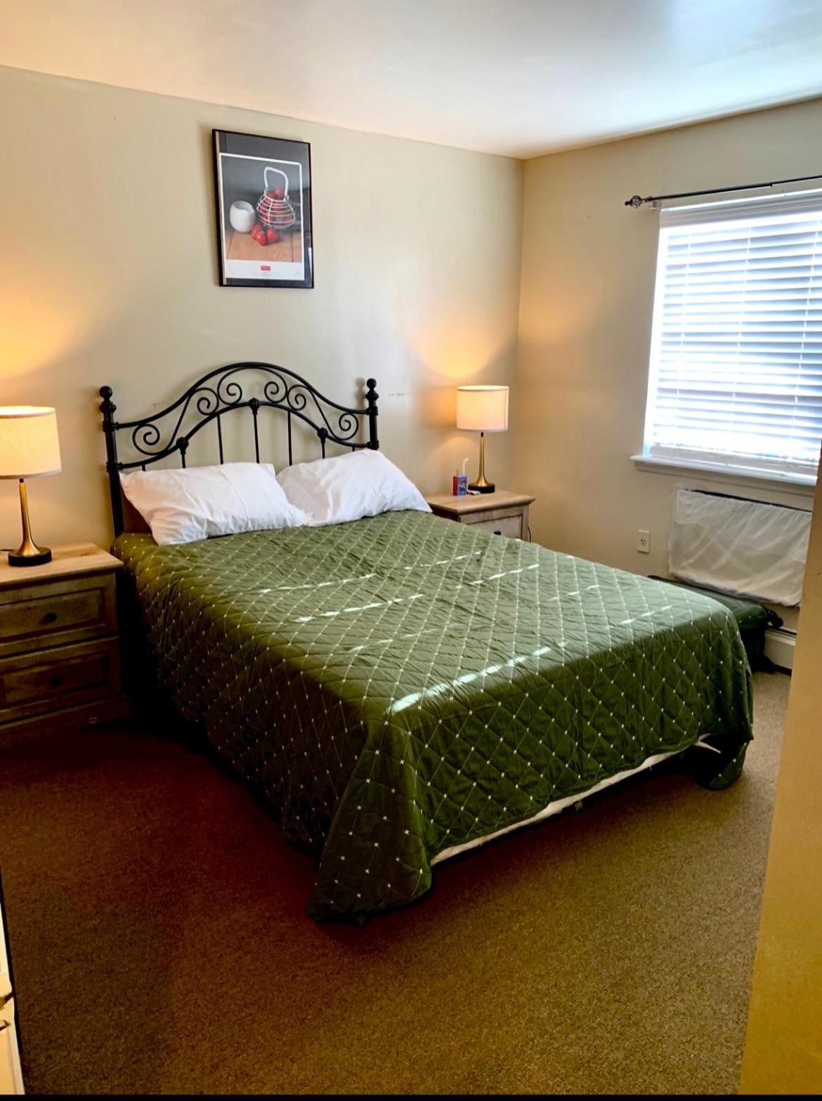 Large 3-Bedrooms/2-Bath Apt, One Block to Train view 3