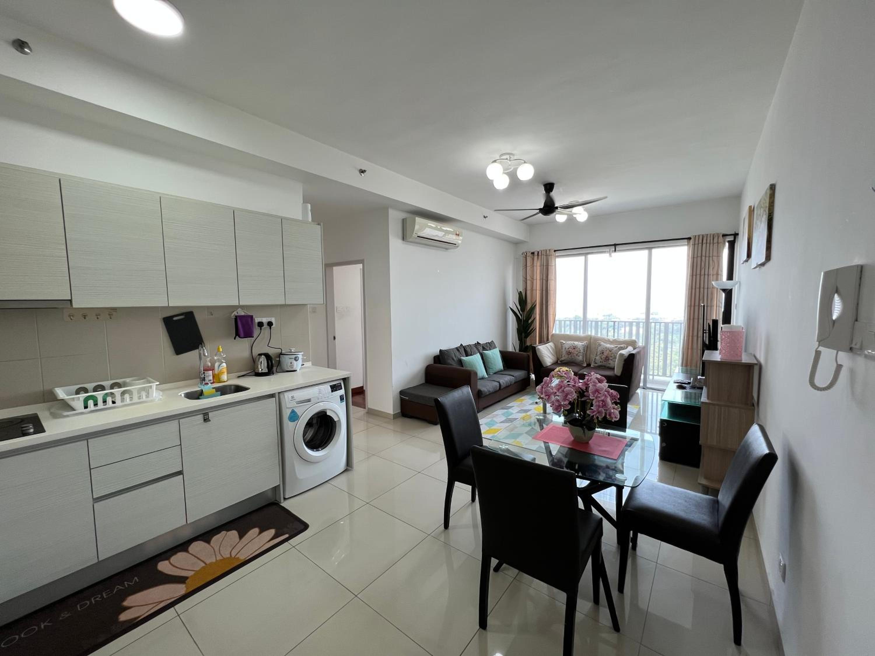 D'Gunduls Homestay Family Suite 2R 2B by DGH I-CITY photo 3