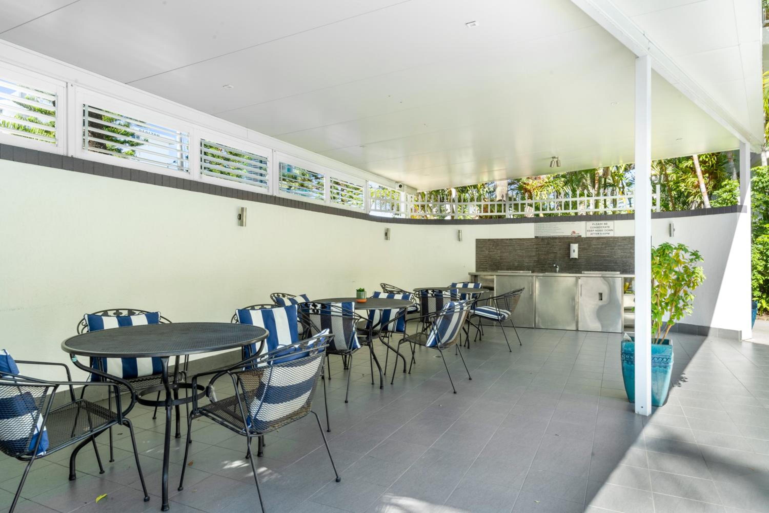 Coco Bella Retreat in Central Surfers - sleeps 6-8