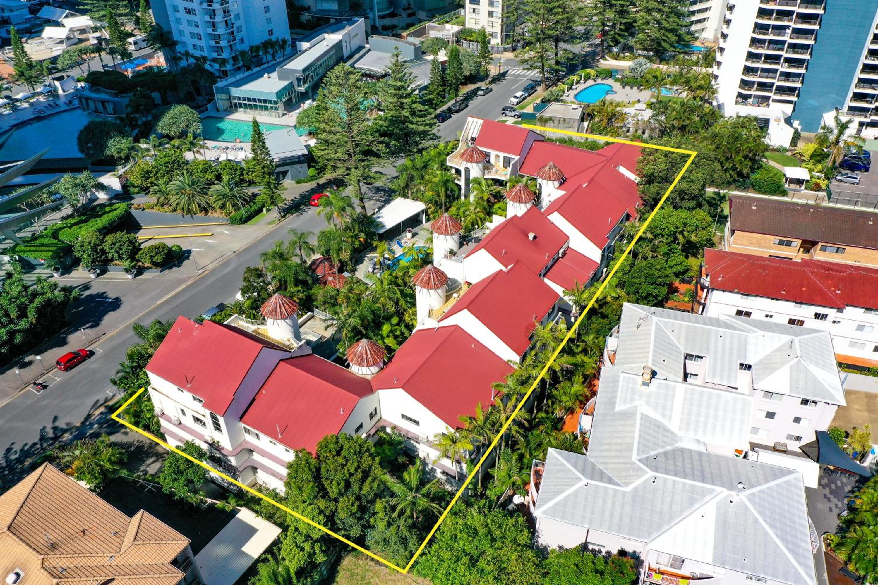 Coco Bella Retreat in Central Surfers - sleeps 6-8