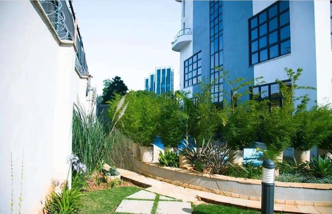 Bgee Apartments