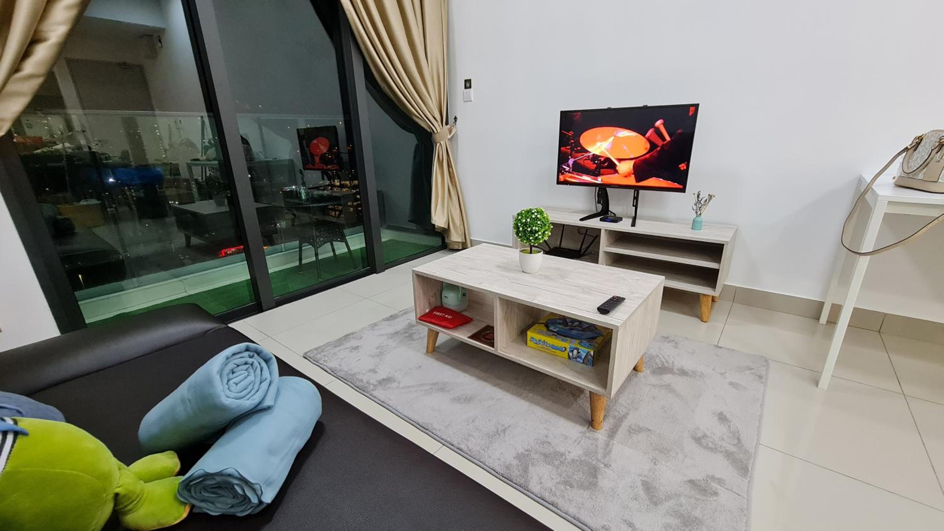 Luxury 5STAR 2Room Resort Suite Mid Valley Sunway Kuala Lumpur by Stayz Suites
