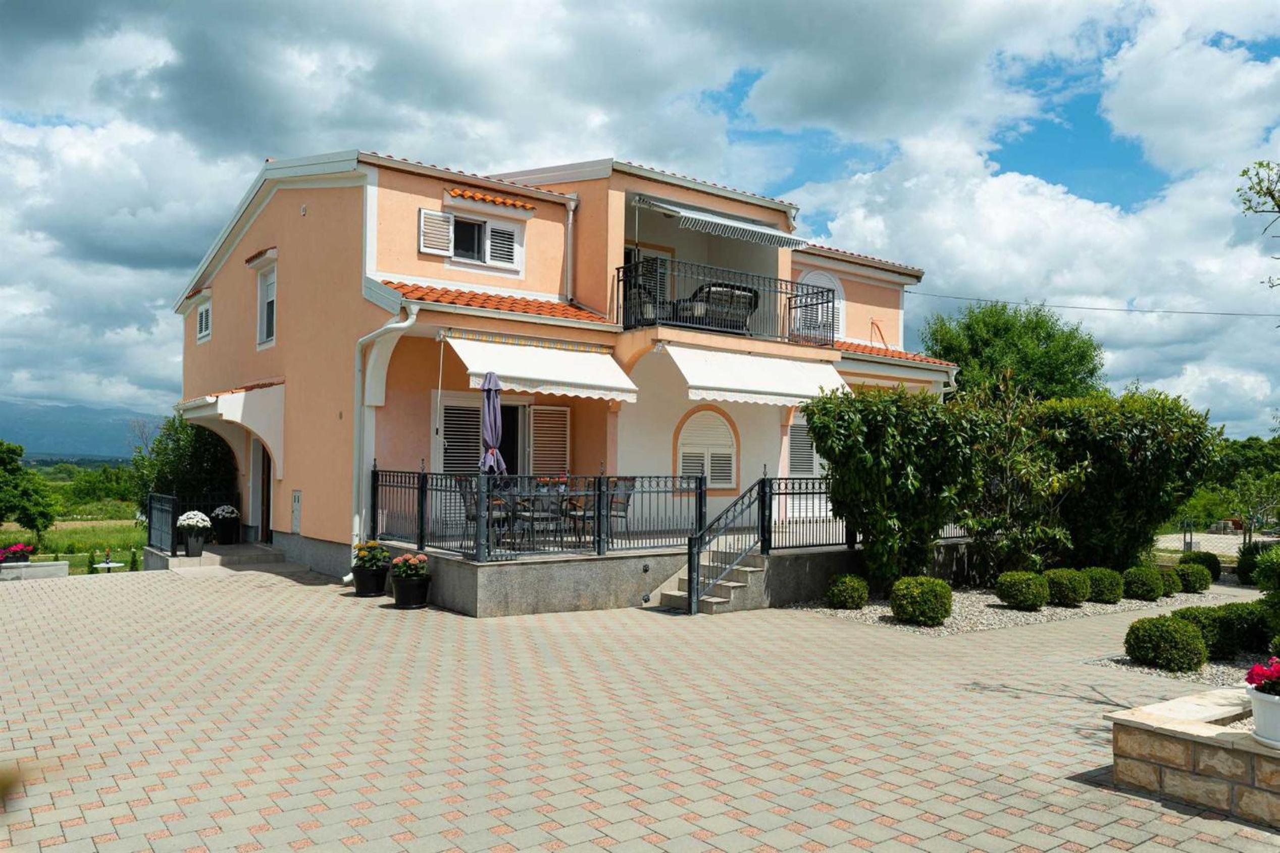 Luxury Villa Maria with large pool view 2