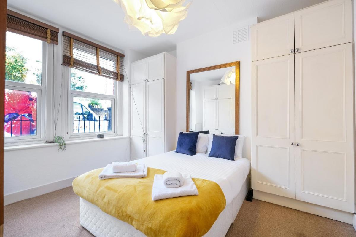 London Spacious 3 Bedroom House, Fulham By MDPS