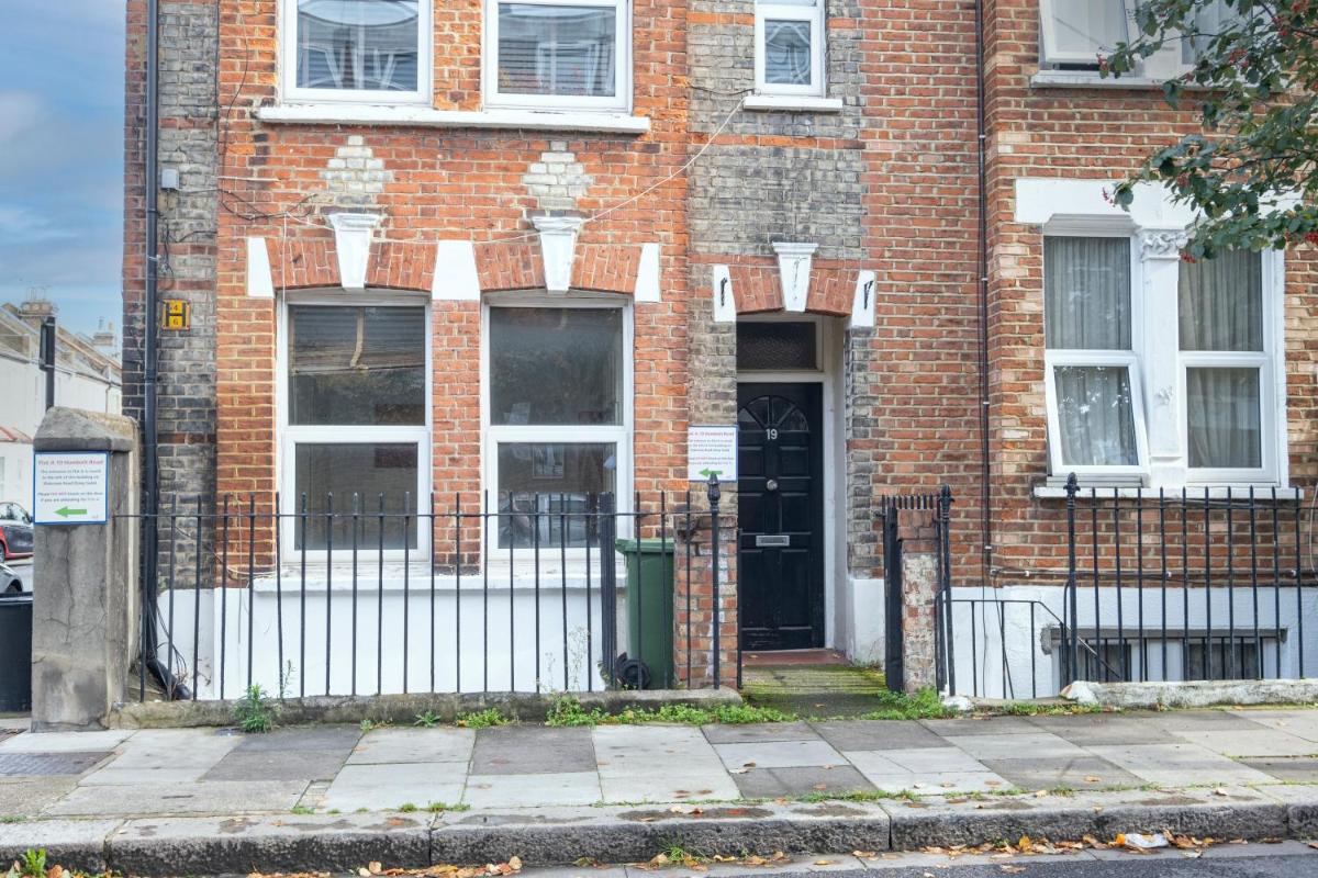 London Spacious 3 Bedroom House, Fulham By MDPS