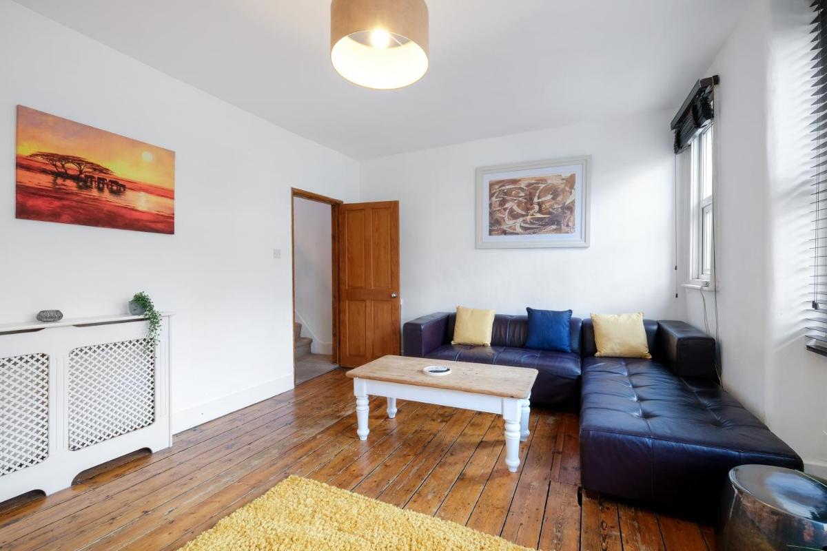 London Spacious 3 Bedroom House, Fulham By MDPS