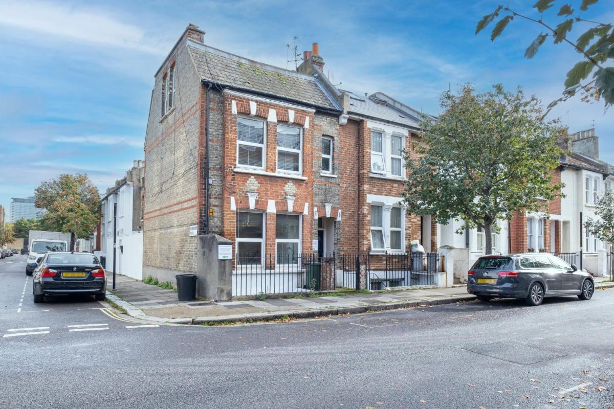 London Spacious 3 Bedroom House, Fulham By MDPS