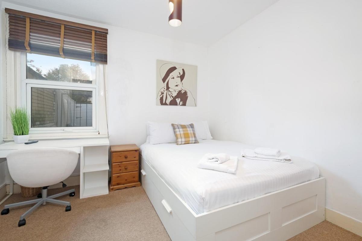 London Spacious 3 Bedroom House, Fulham By MDPS