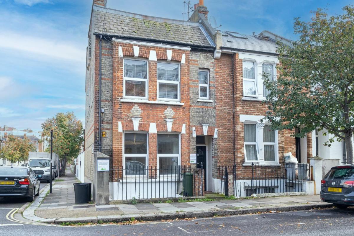 London Spacious 3 Bedroom House, Fulham By MDPS