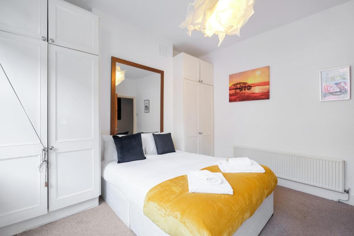 London Spacious 3 Bedroom House, Fulham By MDPS