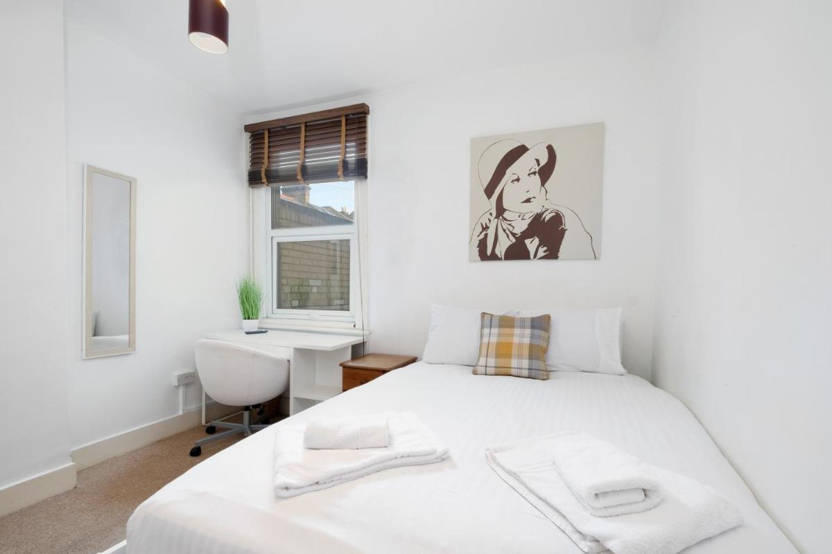 London Spacious 3 Bedroom House, Fulham By MDPS