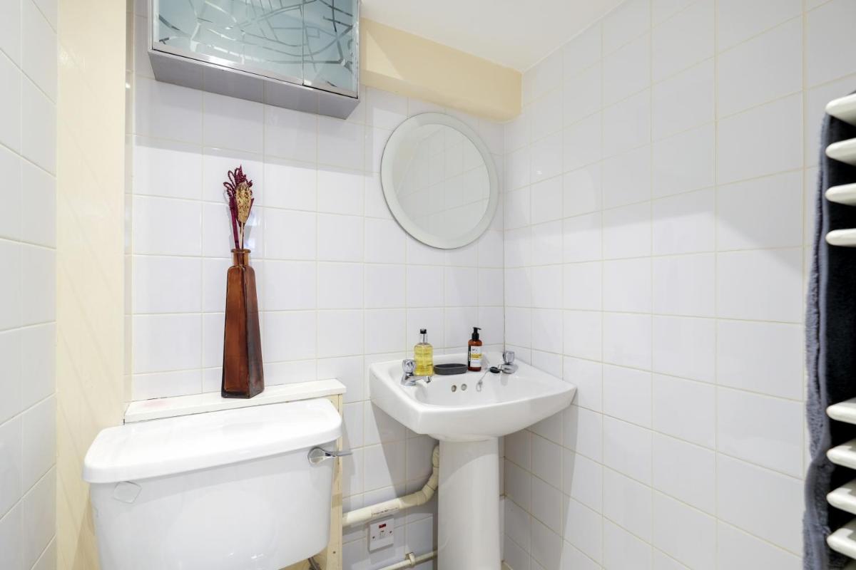 London Spacious 3 Bedroom House, Fulham By MDPS