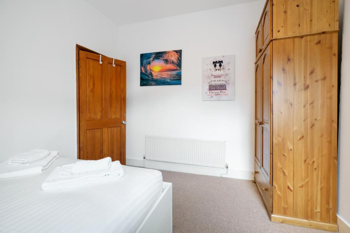London Spacious 3 Bedroom House, Fulham By MDPS