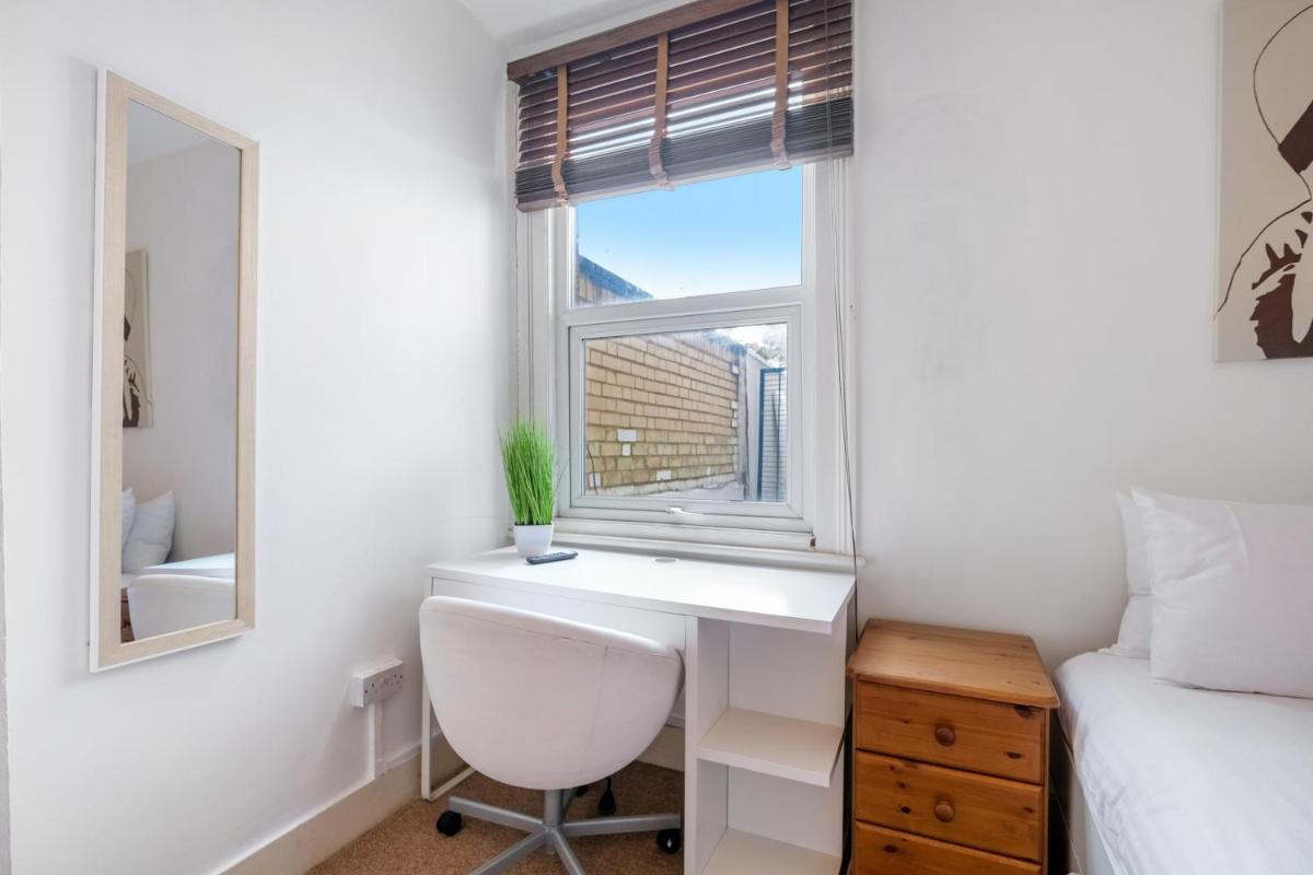 London Spacious 3 Bedroom House, Fulham By MDPS