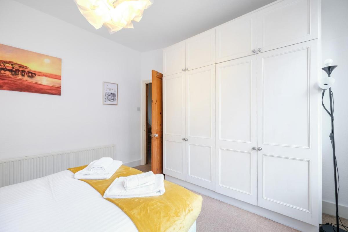 London Spacious 3 Bedroom House, Fulham By MDPS
