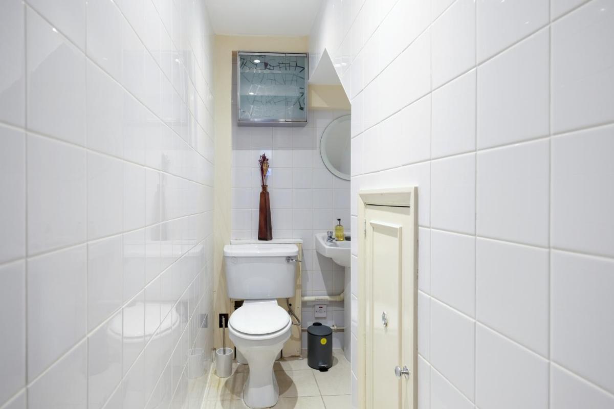 London Spacious 3 Bedroom House, Fulham By MDPS