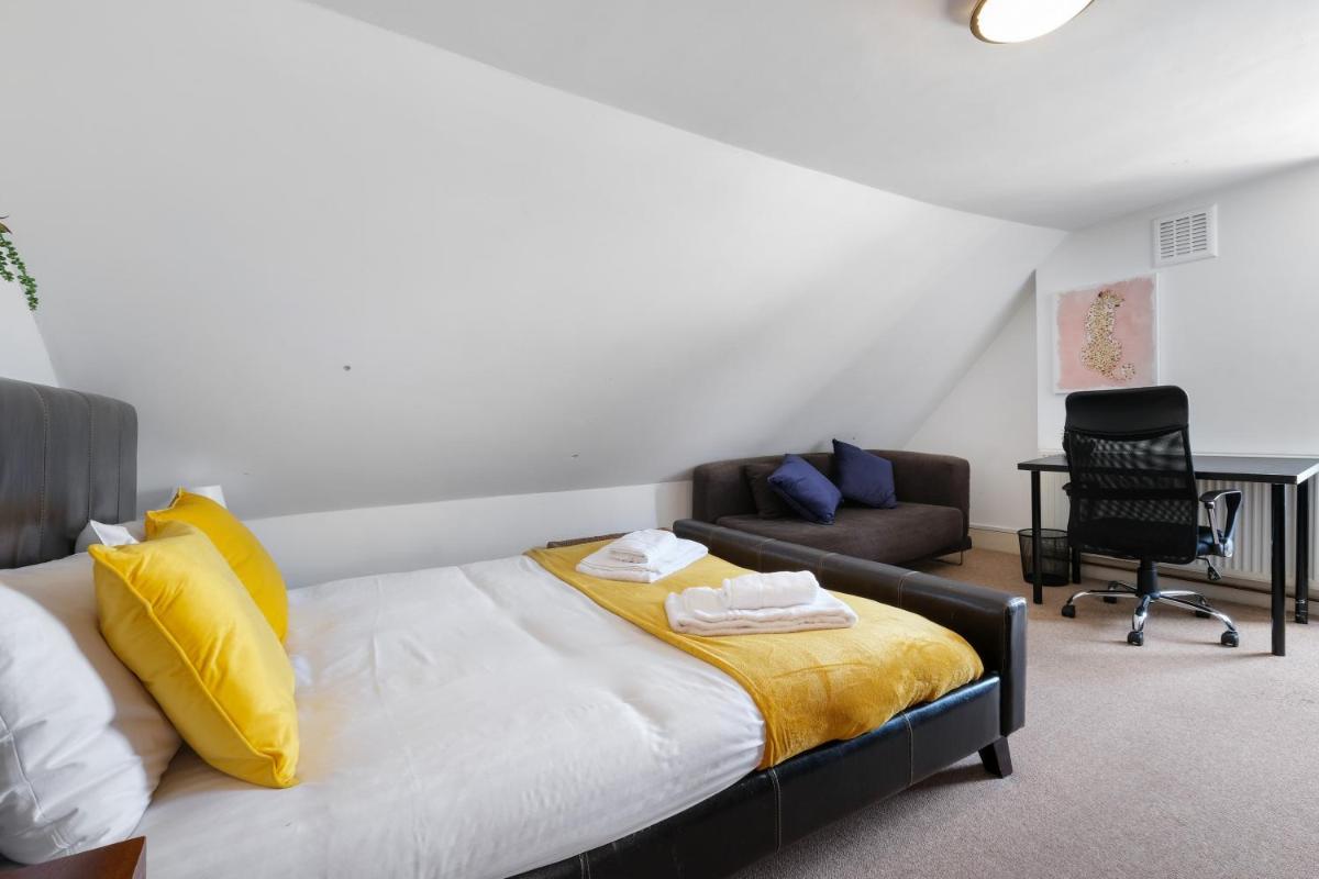 London Spacious 3 Bedroom House, Fulham By MDPS