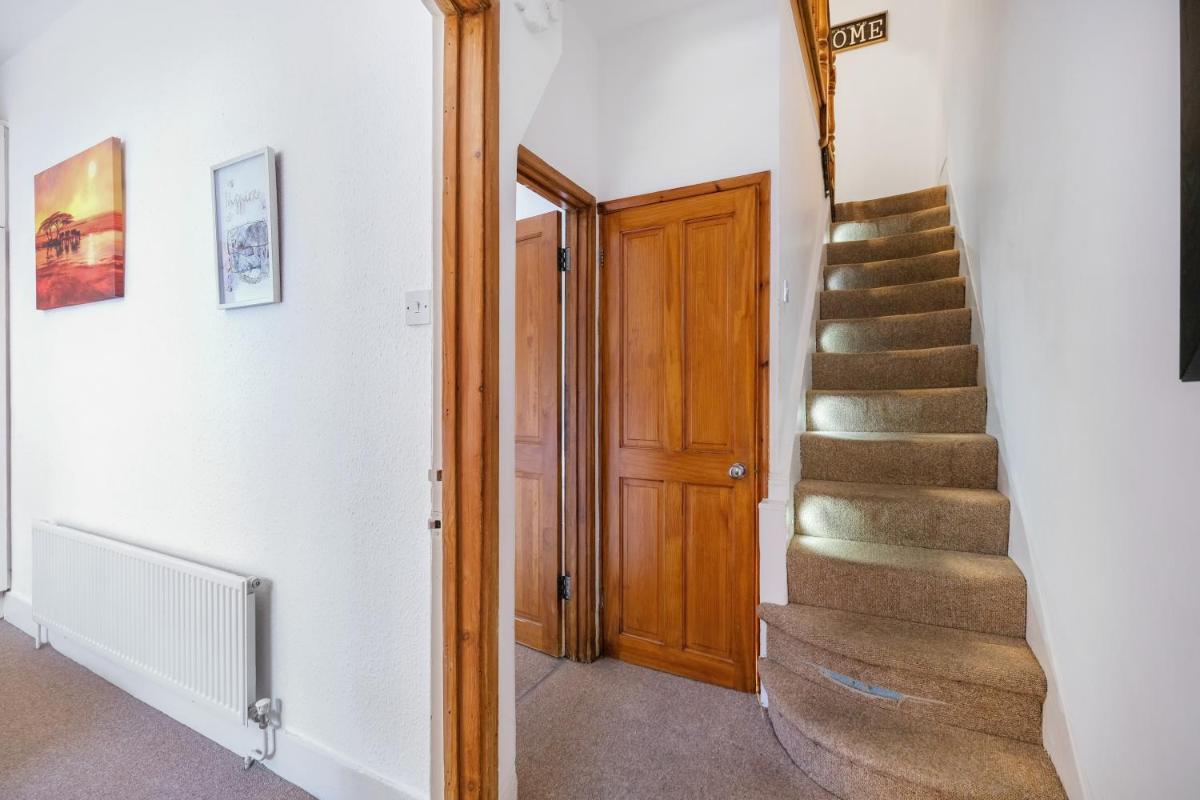 London Spacious 3 Bedroom House, Fulham By MDPS