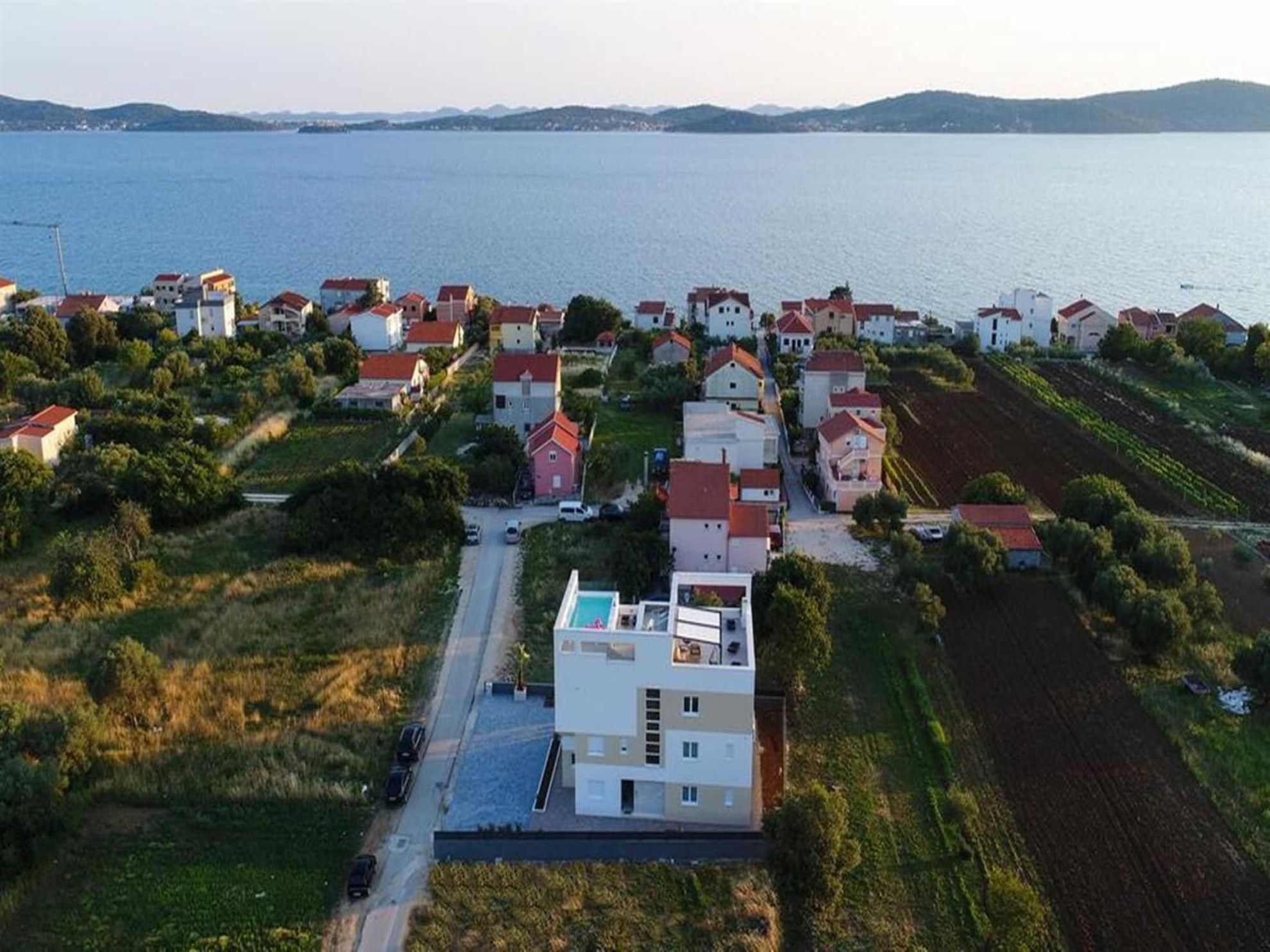 Villa La Perla with pool view 5