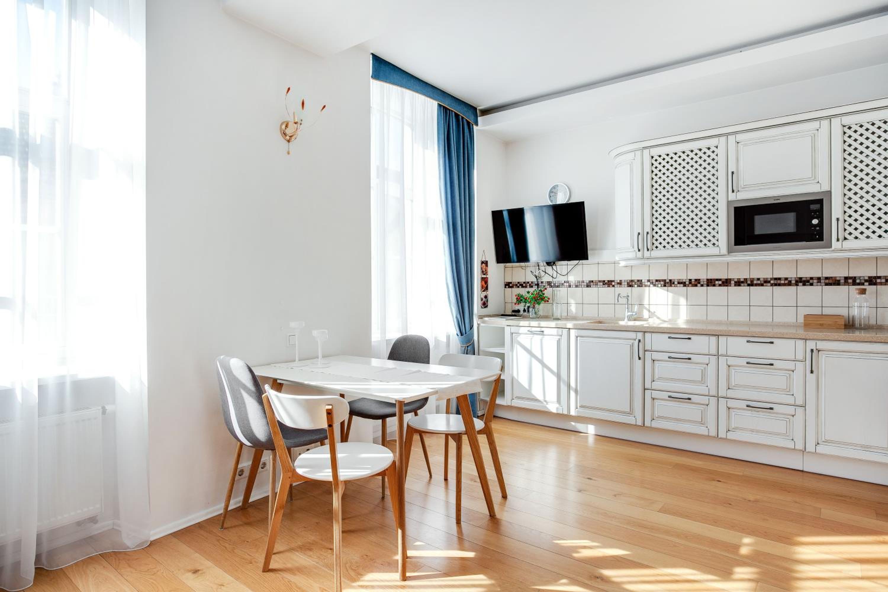 Comfy One Bedroom Apartment by Reside Baltic view 2