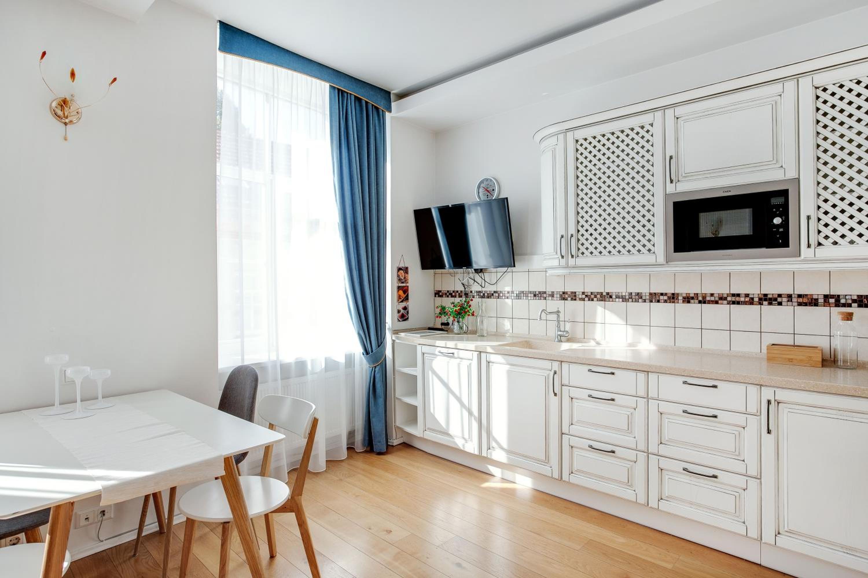 Comfy One Bedroom Apartment by Reside Baltic view 4