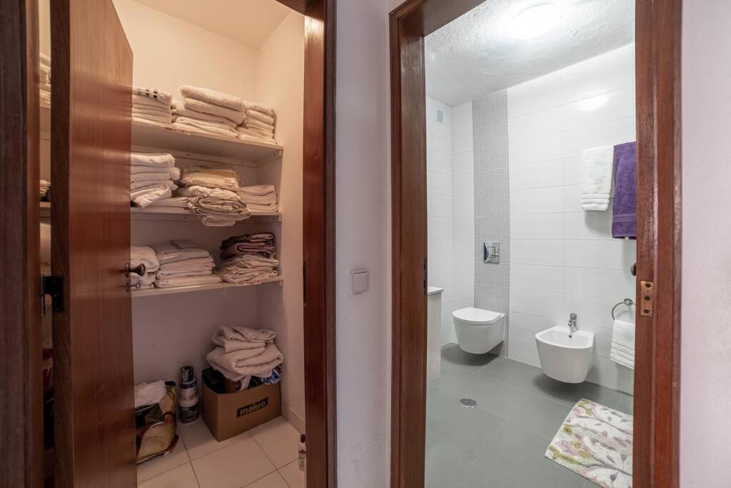 Spacious Two bedroom apt, 200m from the beach