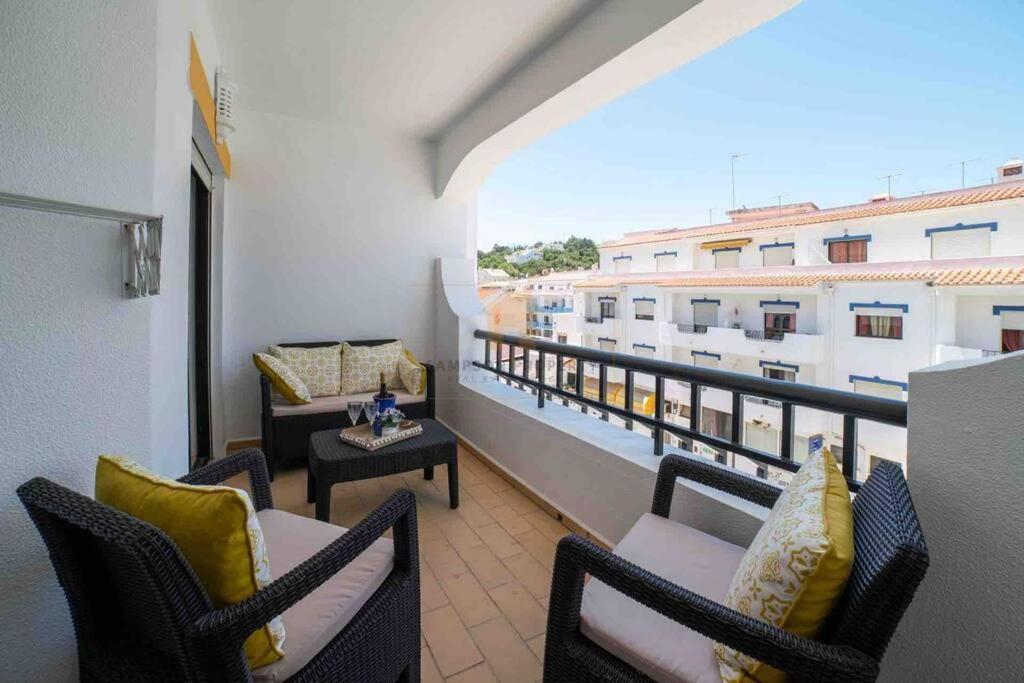 Spacious Two bedroom apt, 200m from the beach