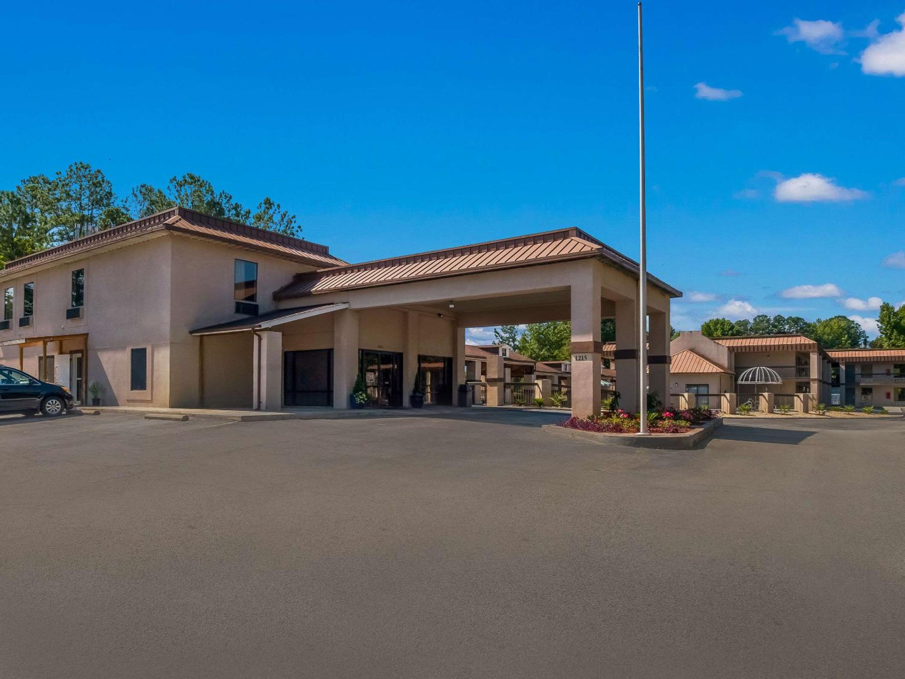 Rodeway Inn Greenwood view 2