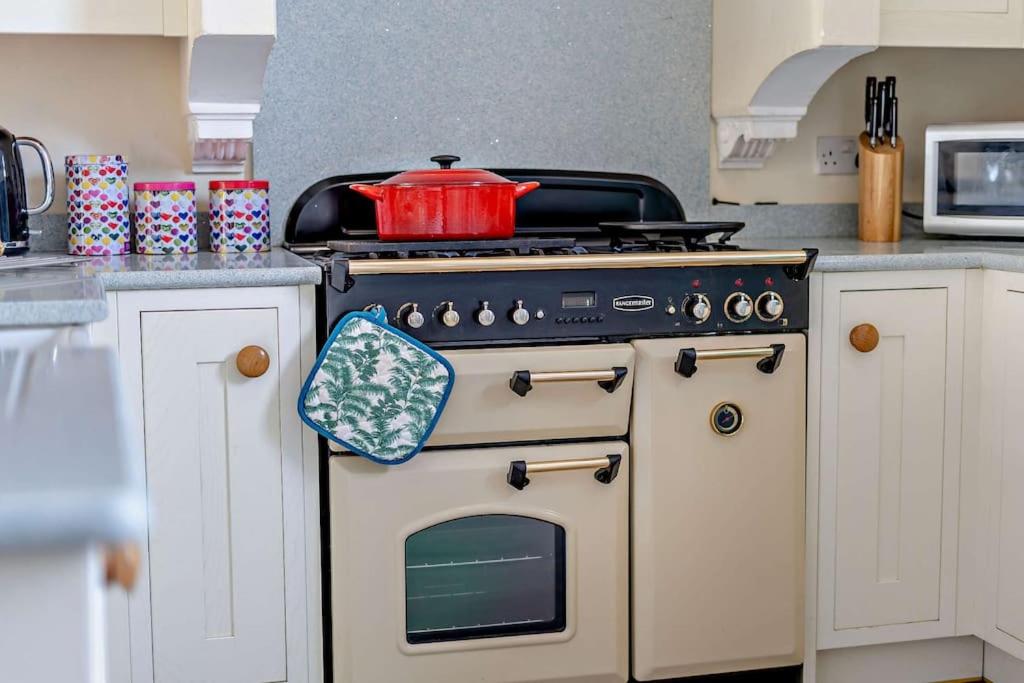 Dizzy Heights Swanage Sleeps 10 with Amazing Views view 3