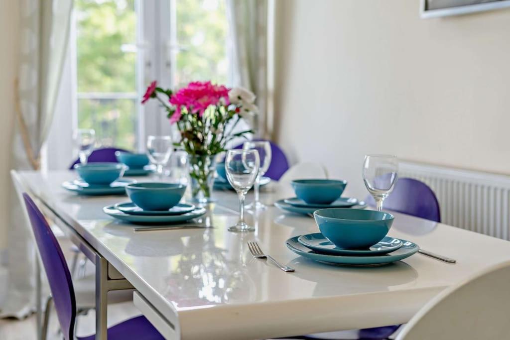 Dizzy Heights Swanage Sleeps 10 with Amazing Views view 4