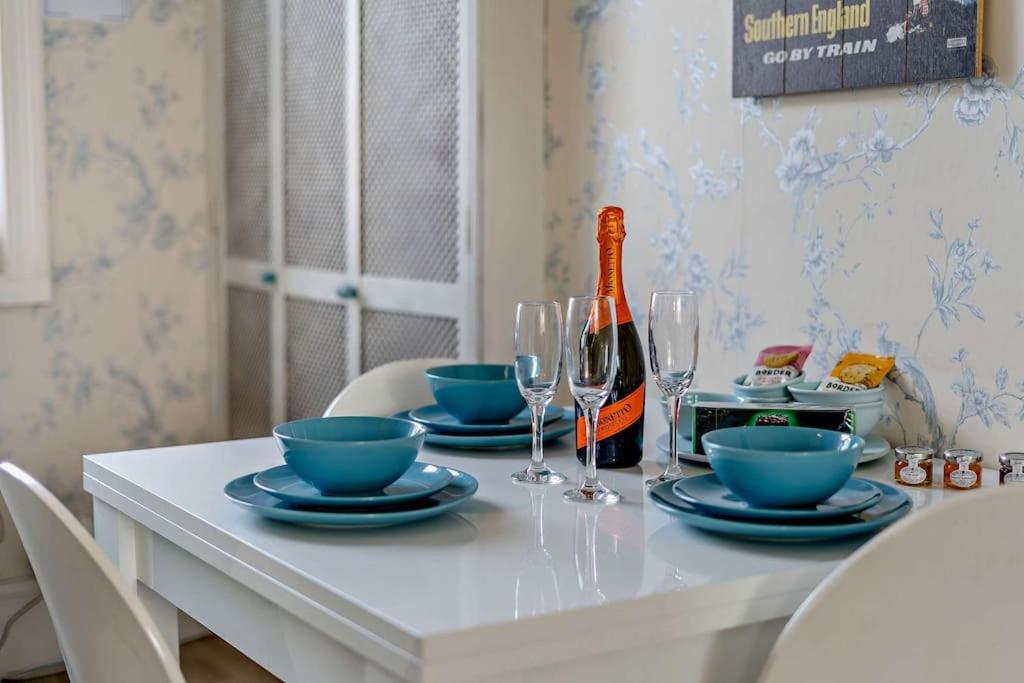Dizzy Heights Swanage Sleeps 10 with Amazing Views view 5