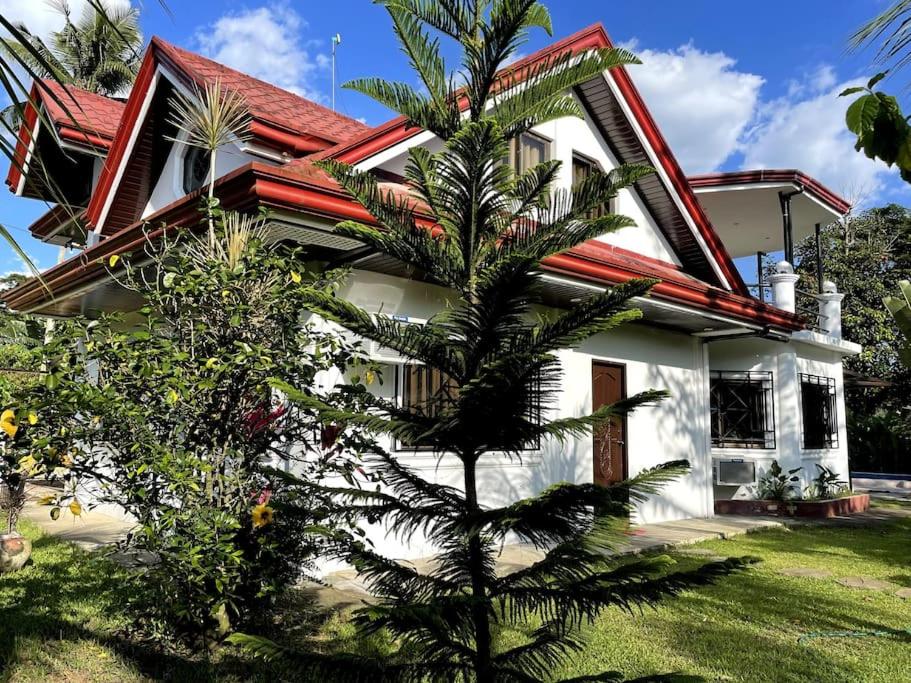 Charming 3-Bedroom Country Farm Home Pool ParkSprings Lipa