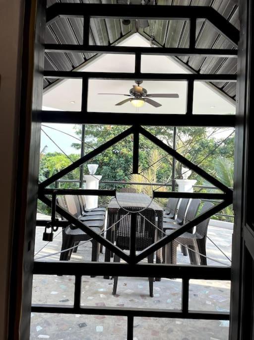 Charming 3-Bedroom Country Farm Home Pool ParkSprings Lipa