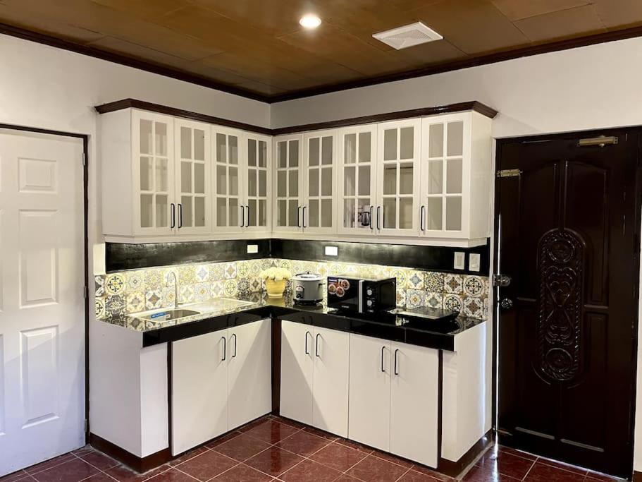 Charming 3-Bedroom Country Farm Home Pool ParkSprings Lipa