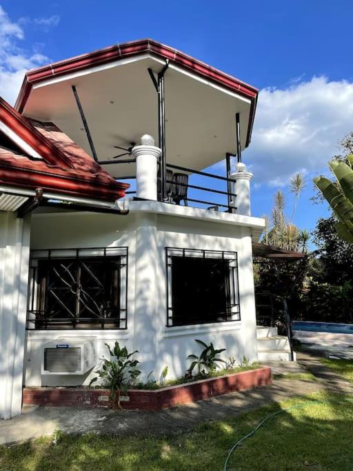 Charming 3-Bedroom Country Farm Home Pool ParkSprings Lipa