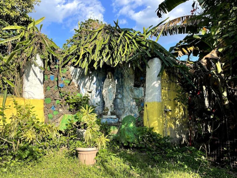 Charming 3-Bedroom Country Farm Home Pool ParkSprings Lipa