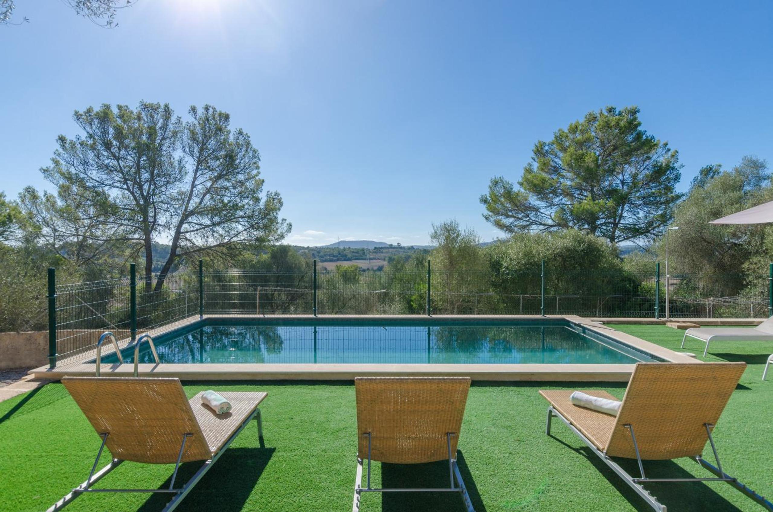 YourHouse Llampi, quiet villa in the countryside with private pool