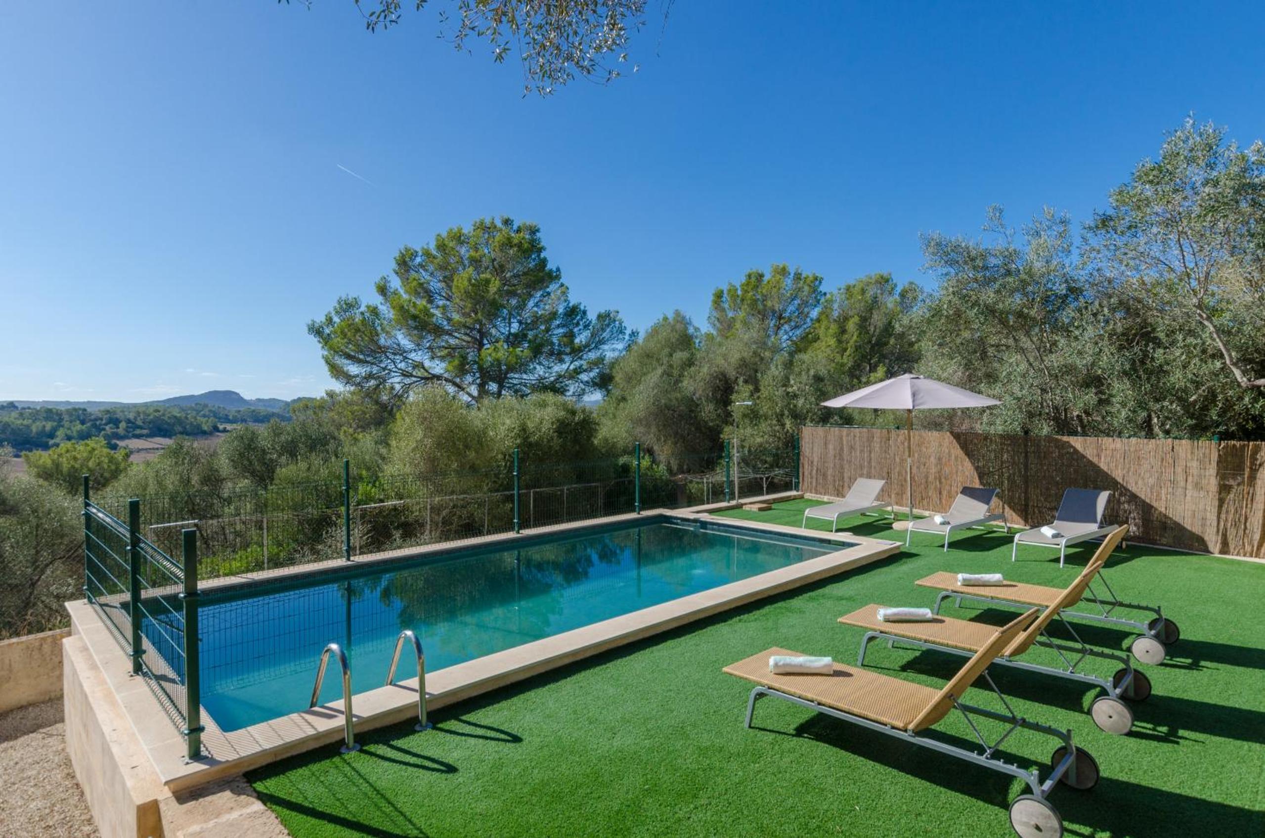 YourHouse Llampi, quiet villa in the countryside with private pool