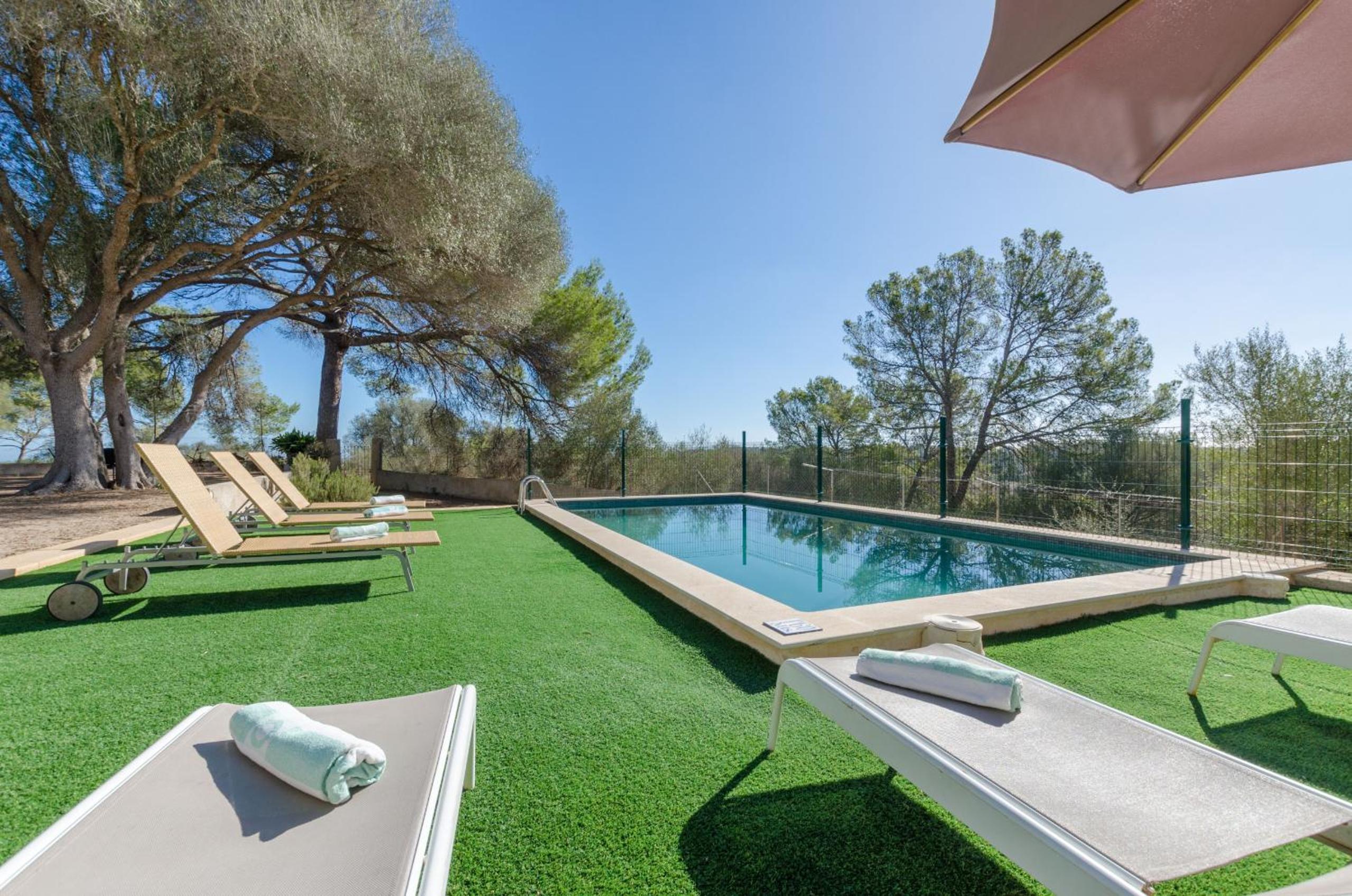 YourHouse Llampi, quiet villa in the countryside with private pool