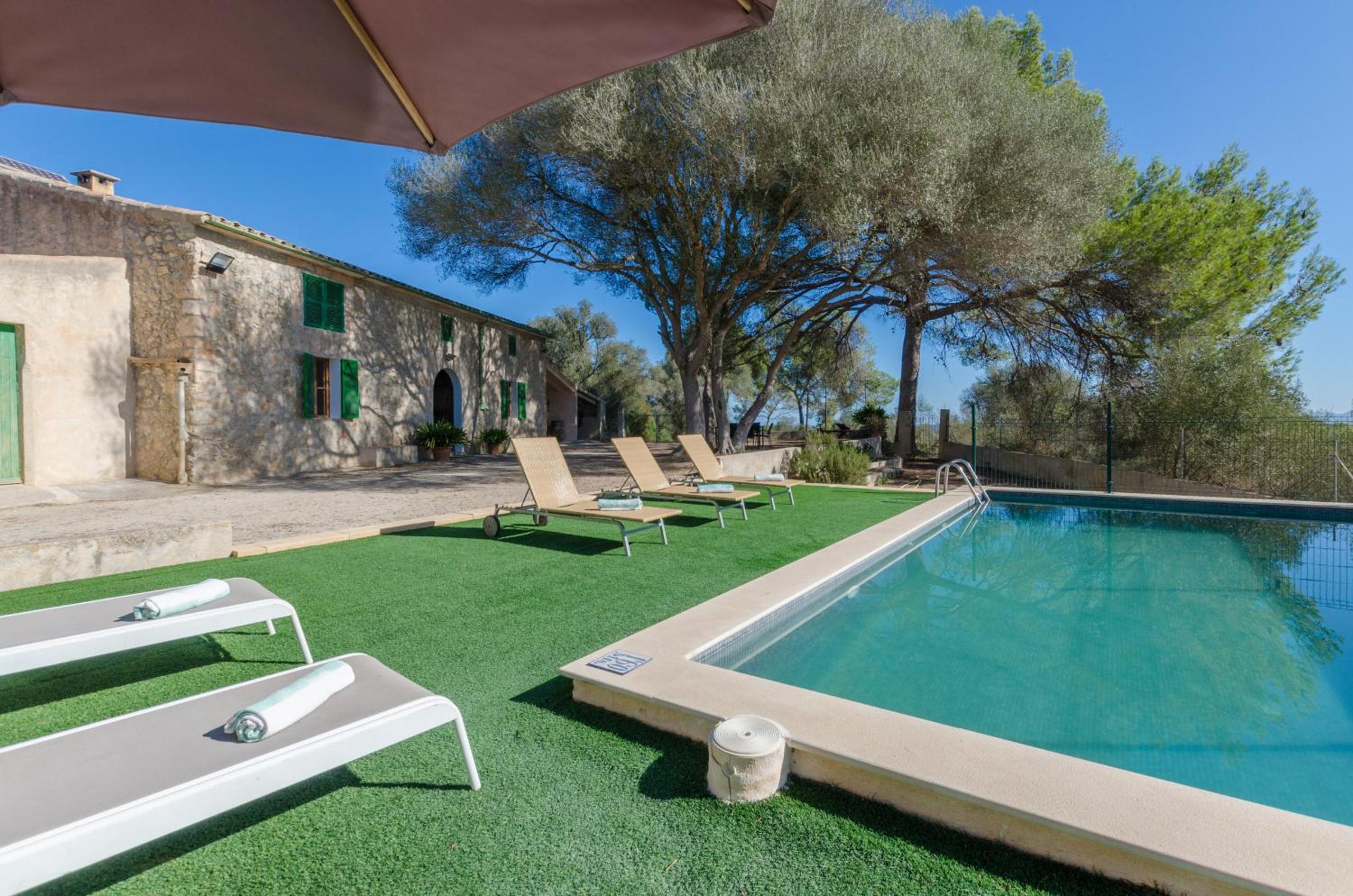 YourHouse Llampi, quiet villa in the countryside with private pool