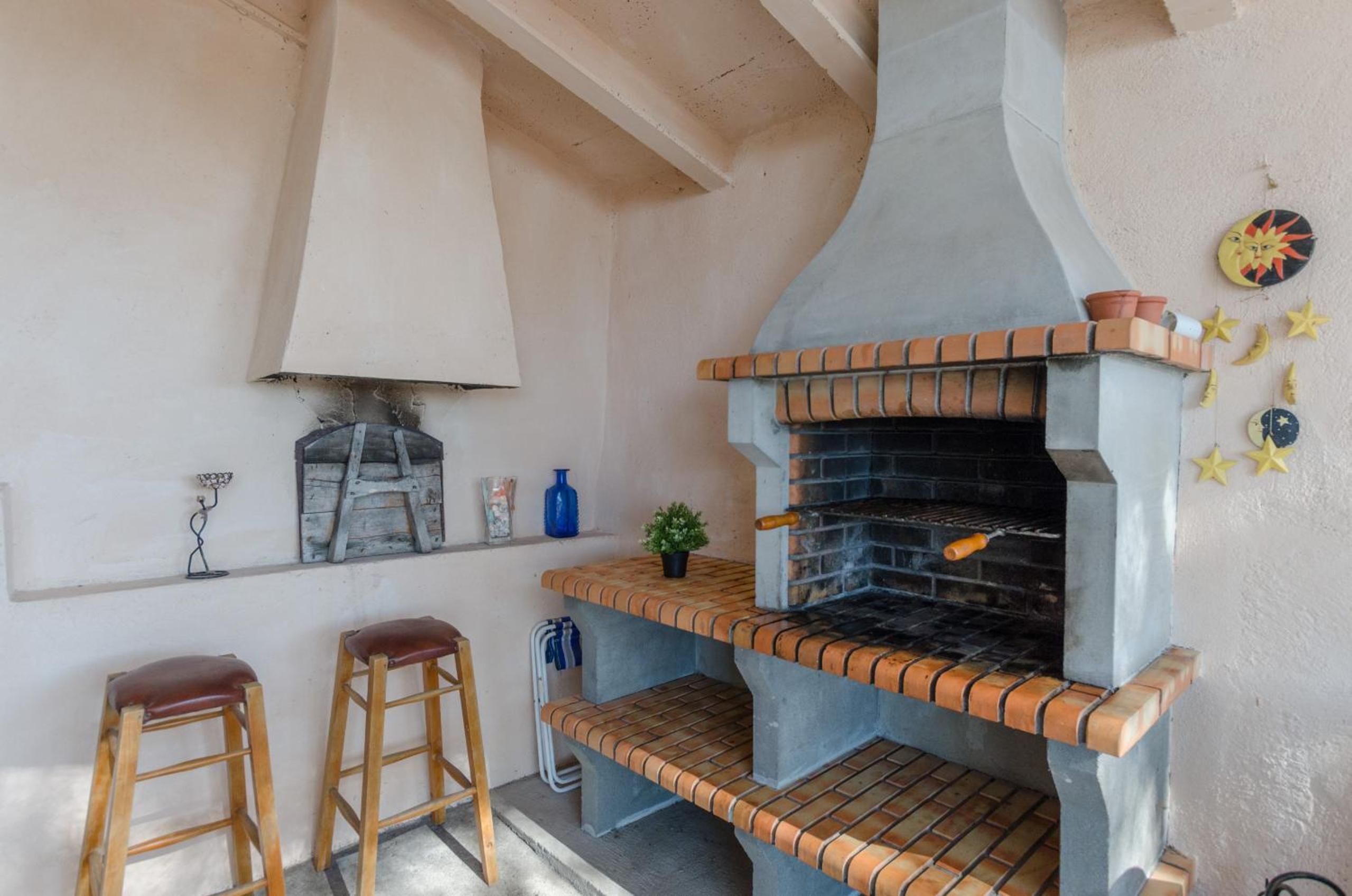YourHouse Llampi, quiet villa in the countryside with private pool