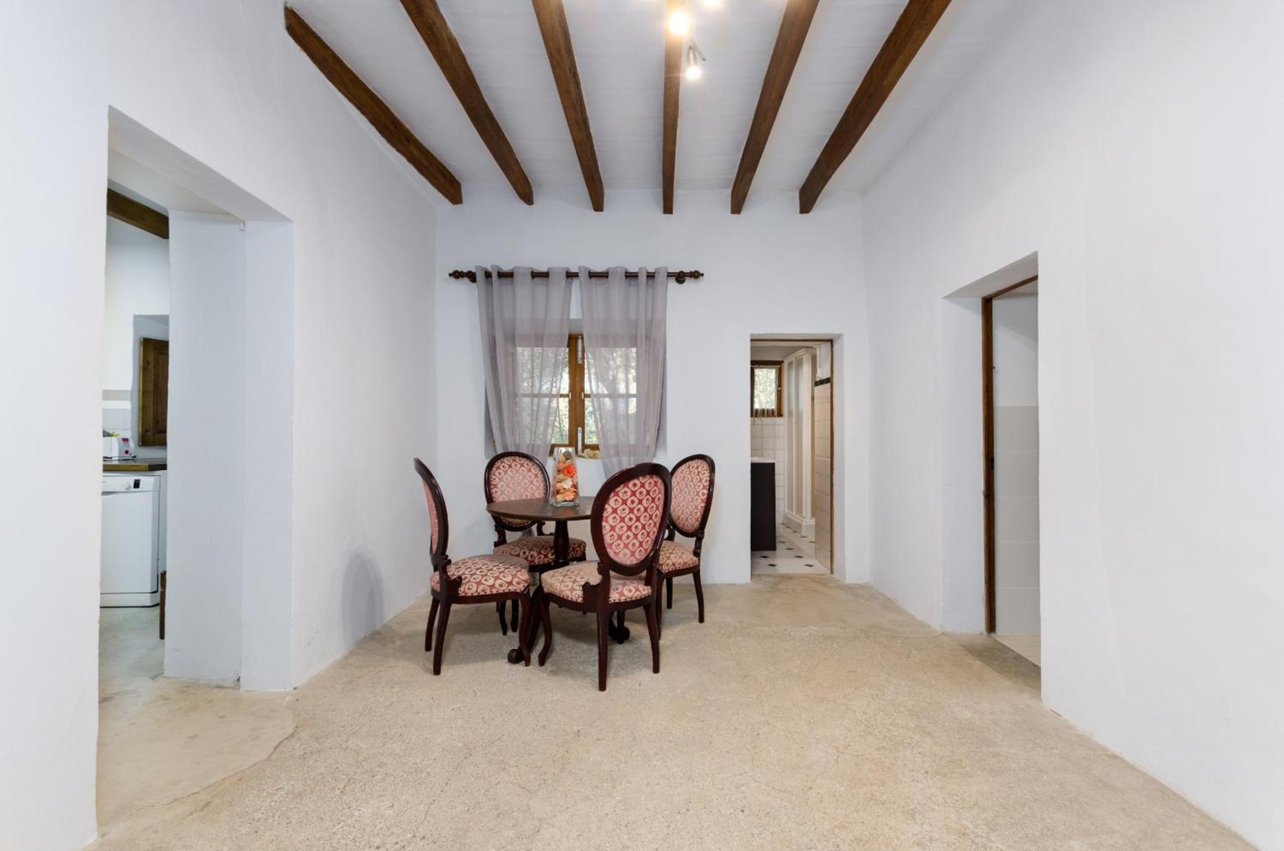 YourHouse Llampi, quiet villa in the countryside with private pool